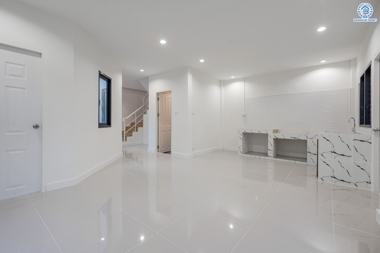 บ้านมือสองตกแต่งใหม่ ม.เศรณีลากูน วัดลาดปลาดุก ตอบโจทย์ทุกการใช้ชีวิต เนื้อที่ 50 ตร.ว. ฟังก์ชัน 3 ห้องนอน 3 ห้องน้ำ ทำเลเดินทางง่าย สะดวกสบายใกล้รถไฟฟ้าสายสีม่วง "สถานีคลองบางไผ่", ทางด่วน "กาญจนาภิเษก" และห้างสรรพสินค้าเซ็นทรัลเวสต์เกต